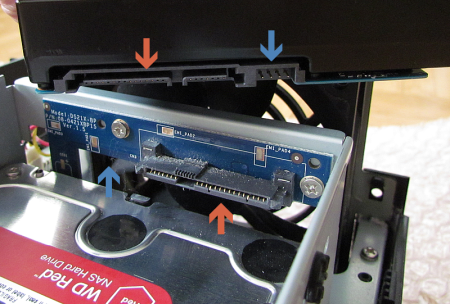 synology218play-01-05-sata-anschluss.png