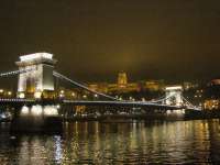 Széchenyi-Kettenbrücke und Burgpalast