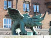 Fabelwesen vor dem Rathaus